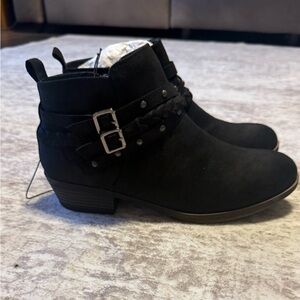 Anneliesa Black Ankle Boots